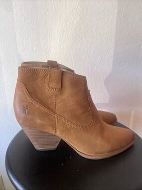 FRYE Women's Reina Cognac Light Brown Leather Western Ankle Booties 9M
